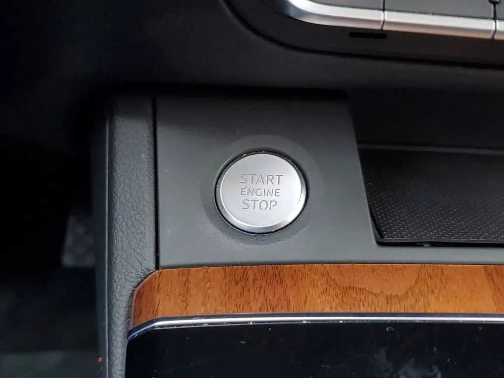 2023 Daytona Gray Pearl Effect /Black Audi Q5 S line Premium (WA1GAAFY6P2) with an 4 Cyl, 2.0L engine, 7-speed auto-shift manual transmission, located at 6064 Gull Rd, Kalamazoo, MI, 49048, (269) 222-0088, 42.328388, -85.512924 - **Elevate Your Daily Drive with the 2023 Audi Q5 at AutoMaxx Kalamazoo!**<br /> <br /> Are you searching for a vehicle that effortlessly combines style, performance, and versatility? Look no further than the stunning 2023 Audi Q5, now available at AutoMaxx, your trusted pre-owned dealership located - Photo#27