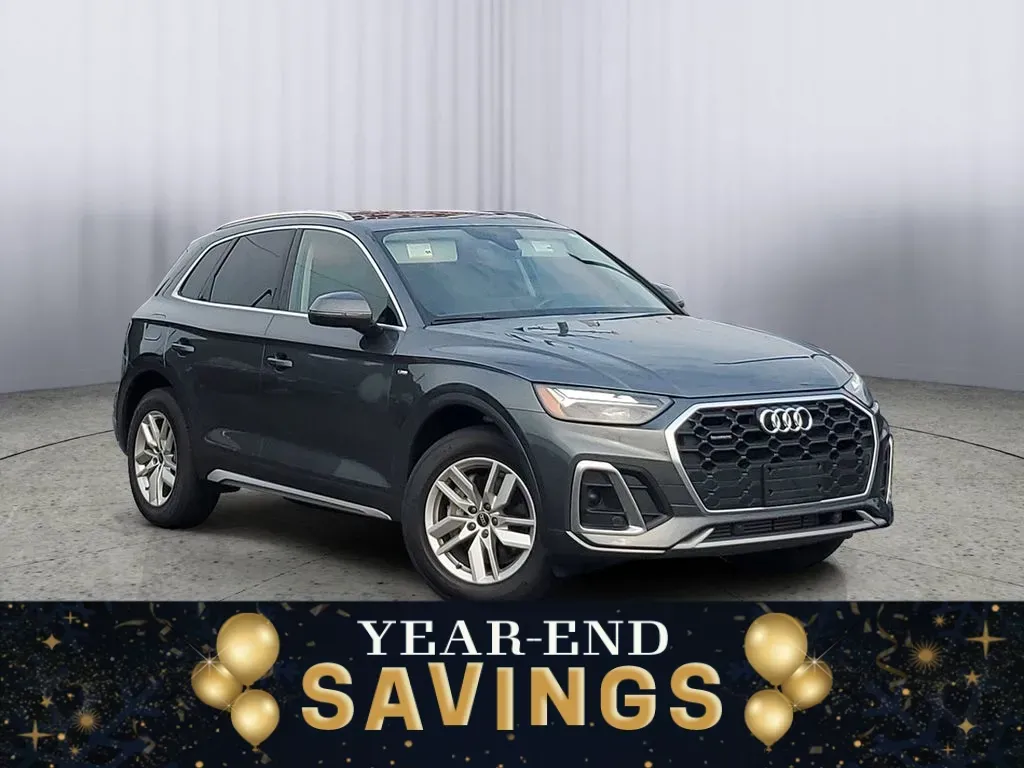 2023 Daytona Gray Pearl Effect /Black Audi Q5 S line Premium (WA1GAAFY6P2) with an 4 Cyl, 2.0L engine, 7-speed auto-shift manual transmission, located at 6064 Gull Rd, Kalamazoo, MI, 49048, (269) 222-0088, 42.328388, -85.512924 - **Elevate Your Daily Drive with the 2023 Audi Q5 at AutoMaxx Kalamazoo!**<br /> <br /> Are you searching for a vehicle that effortlessly combines style, performance, and versatility? Look no further than the stunning 2023 Audi Q5, now available at AutoMaxx, your trusted pre-owned dealership located - Photo#0