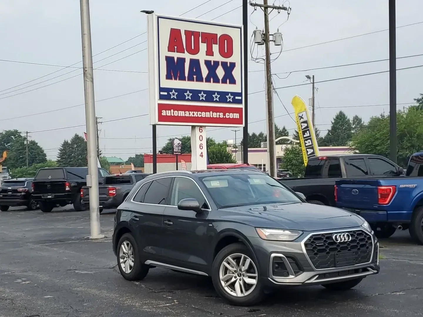 2023 Daytona Gray Pearl Effect /Black Audi Q5 S line Premium (WA1GAAFY6P2) with an 4 Cyl, 2.0L engine, 7-speed auto-shift manual transmission, located at 6064 Gull Rd, Kalamazoo, MI, 49048, (269) 222-0088, 42.328388, -85.512924 - **Elevate Your Daily Drive with the 2023 Audi Q5 at AutoMaxx Kalamazoo!**<br /> <br /> Are you searching for a vehicle that effortlessly combines style, performance, and versatility? Look no further than the stunning 2023 Audi Q5, now available at AutoMaxx, your trusted pre-owned dealership located - Photo#1