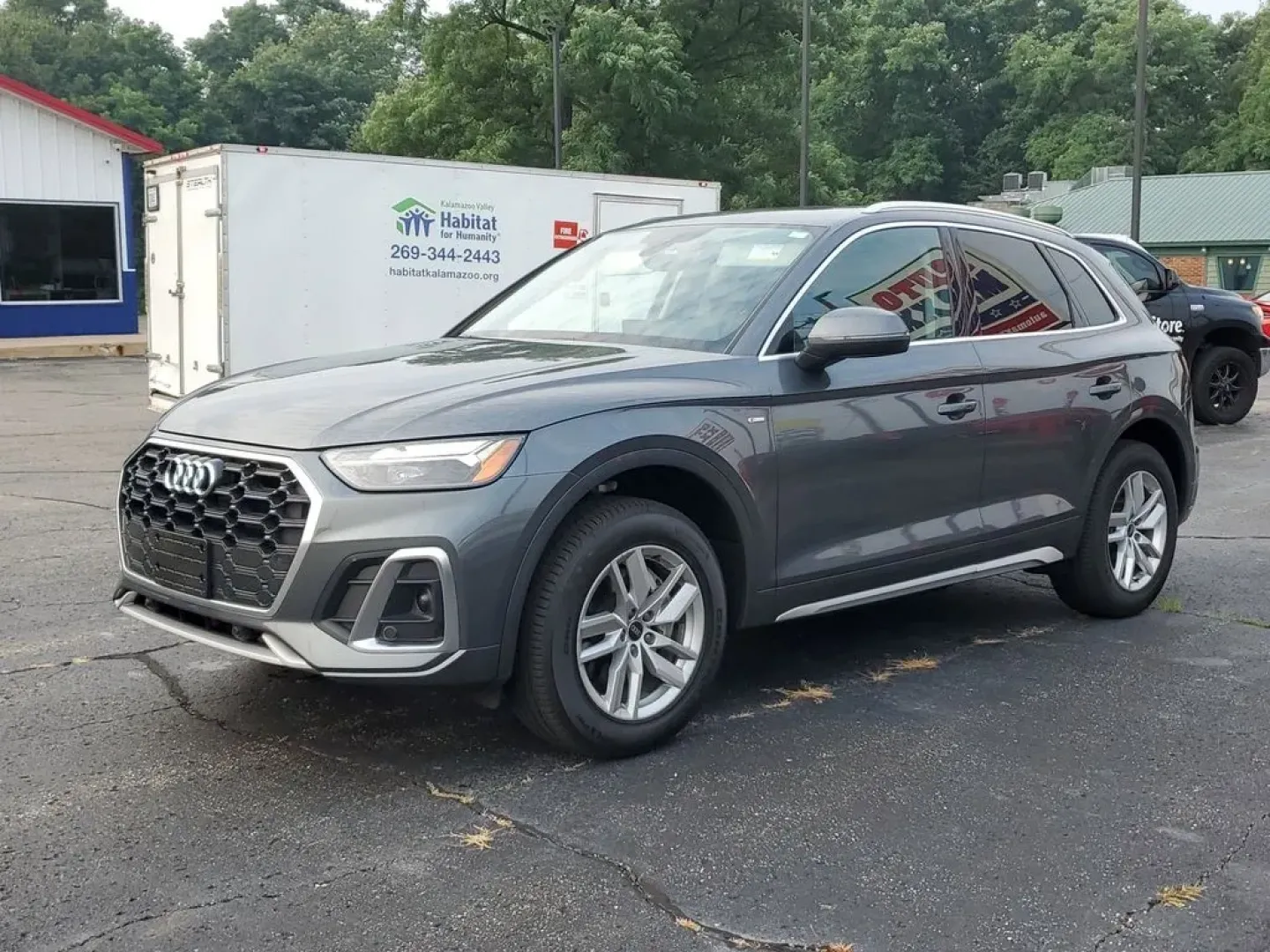 2023 Daytona Gray Pearl Effect /Black Audi Q5 S line Premium (WA1GAAFY6P2) with an 4 Cyl, 2.0L engine, 7-speed auto-shift manual transmission, located at 6064 Gull Rd, Kalamazoo, MI, 49048, (269) 222-0088, 42.328388, -85.512924 - **Elevate Your Daily Drive with the 2023 Audi Q5 at AutoMaxx Kalamazoo!**<br /> <br /> Are you searching for a vehicle that effortlessly combines style, performance, and versatility? Look no further than the stunning 2023 Audi Q5, now available at AutoMaxx, your trusted pre-owned dealership located - Photo#2