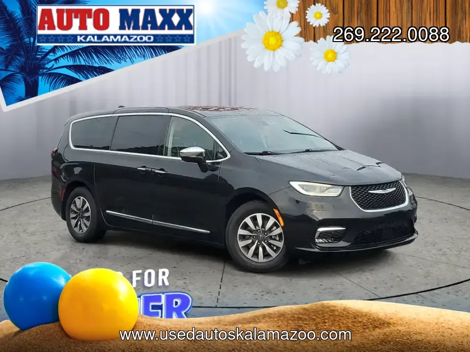 2022 Brilliant Black Crystal Pearlcoat /Black/Alloy/Black Chrysler Pacifica Hybrid Limited (2C4RC1S77NR) with an V6, 3.6L engine, CVT transmission, located at 6064 Gull Rd, Kalamazoo, MI, 49048, (269) 222-0088, 42.328388, -85.512924 - Are you looking for the perfect family vehicle that combines comfort, technology, and eco-friendliness? Look no further than this stunning 2022 Chrysler Pacifica Hybrid at AutoMaxx - Kalamazoo. This versatile passenger van is designed to accommodate growing families while ensuring a smooth and enjoy - Photo#0