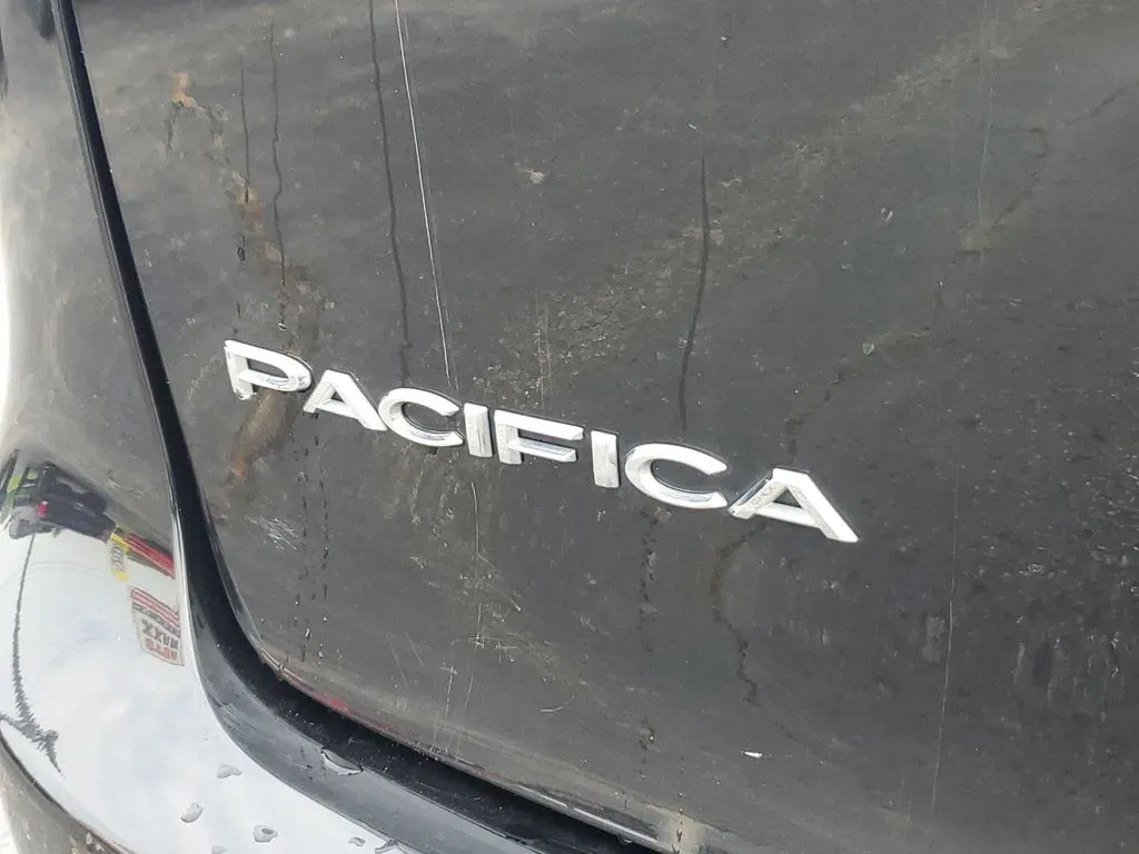 2022 Brilliant Black Crystal Pearlcoat /Black/Alloy/Black Chrysler Pacifica Hybrid Limited (2C4RC1S77NR) with an V6, 3.6L engine, CVT transmission, located at 6064 Gull Rd, Kalamazoo, MI, 49048, (269) 222-0088, 42.328388, -85.512924 - Are you looking for the perfect family vehicle that combines comfort, technology, and eco-friendliness? Look no further than this stunning 2022 Chrysler Pacifica Hybrid at AutoMaxx - Kalamazoo. This versatile passenger van is designed to accommodate growing families while ensuring a smooth and enjoy - Photo#6
