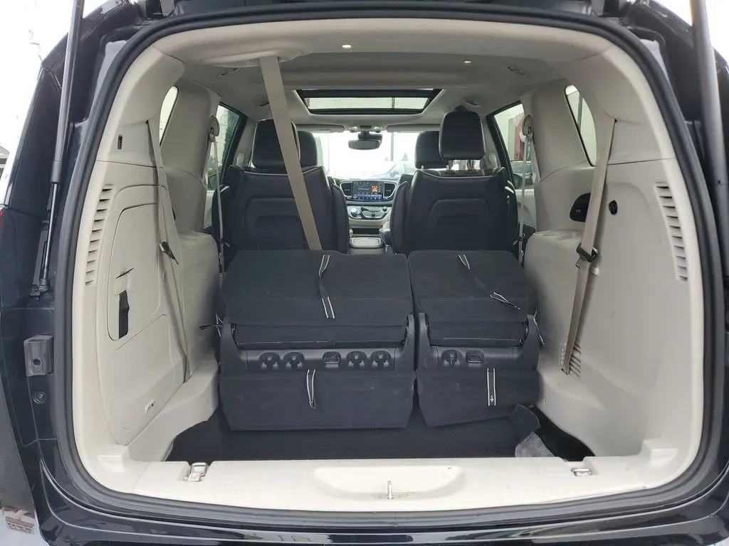 2022 Brilliant Black Crystal Pearlcoat /Black/Alloy/Black Chrysler Pacifica Hybrid Limited (2C4RC1S77NR) with an V6, 3.6L engine, CVT transmission, located at 6064 Gull Rd, Kalamazoo, MI, 49048, (269) 222-0088, 42.328388, -85.512924 - Are you looking for the perfect family vehicle that combines comfort, technology, and eco-friendliness? Look no further than this stunning 2022 Chrysler Pacifica Hybrid at AutoMaxx - Kalamazoo. This versatile passenger van is designed to accommodate growing families while ensuring a smooth and enjoy - Photo#9