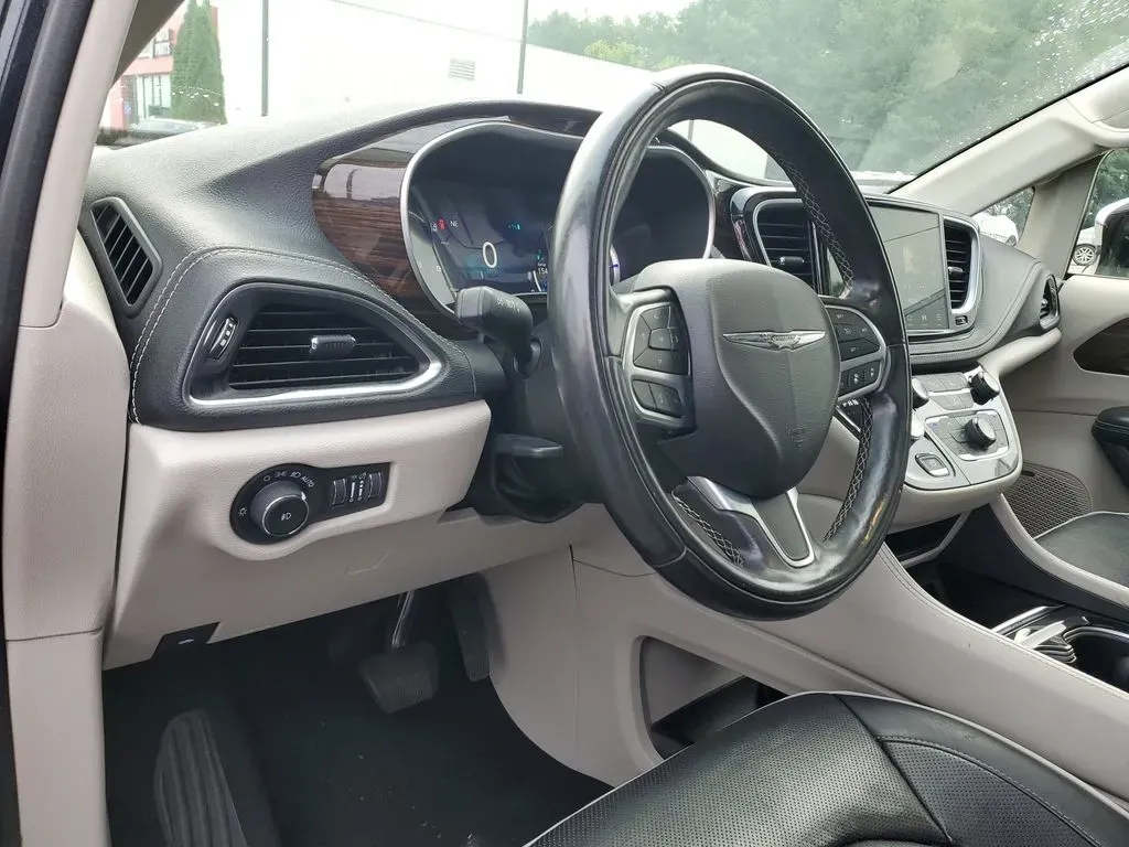 2022 Brilliant Black Crystal Pearlcoat /Black/Alloy/Black Chrysler Pacifica Hybrid Limited (2C4RC1S77NR) with an V6, 3.6L engine, CVT transmission, located at 6064 Gull Rd, Kalamazoo, MI, 49048, (269) 222-0088, 42.328388, -85.512924 - Are you looking for the perfect family vehicle that combines comfort, technology, and eco-friendliness? Look no further than this stunning 2022 Chrysler Pacifica Hybrid at AutoMaxx - Kalamazoo. This versatile passenger van is designed to accommodate growing families while ensuring a smooth and enjoy - Photo#18