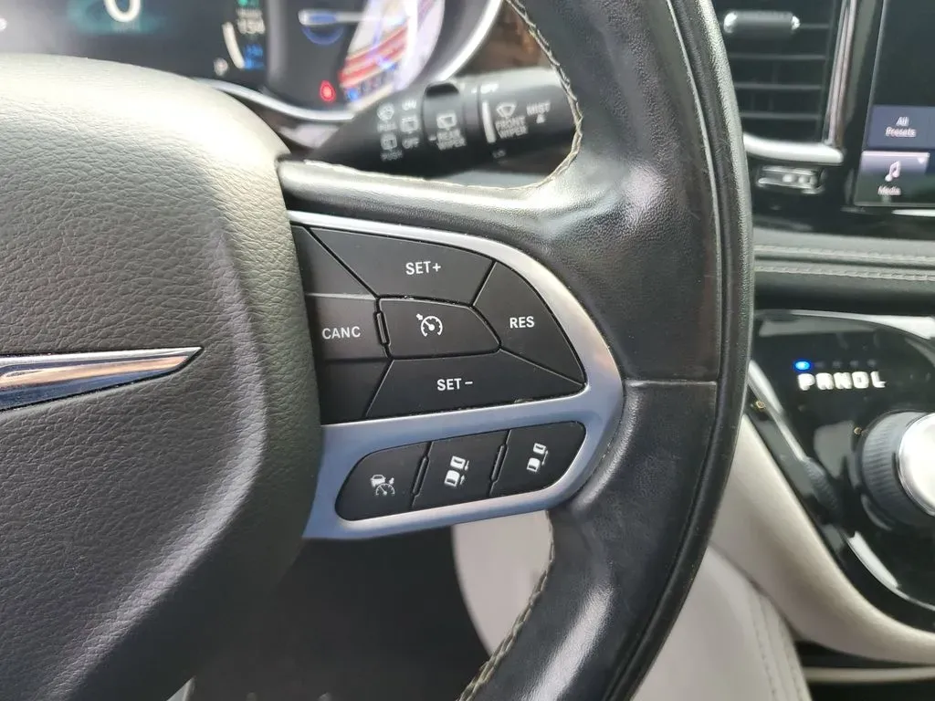 2022 Brilliant Black Crystal Pearlcoat /Black/Alloy/Black Chrysler Pacifica Hybrid Limited (2C4RC1S77NR) with an V6, 3.6L engine, CVT transmission, located at 6064 Gull Rd, Kalamazoo, MI, 49048, (269) 222-0088, 42.328388, -85.512924 - Are you looking for the perfect family vehicle that combines comfort, technology, and eco-friendliness? Look no further than this stunning 2022 Chrysler Pacifica Hybrid at AutoMaxx - Kalamazoo. This versatile passenger van is designed to accommodate growing families while ensuring a smooth and enjoy - Photo#23