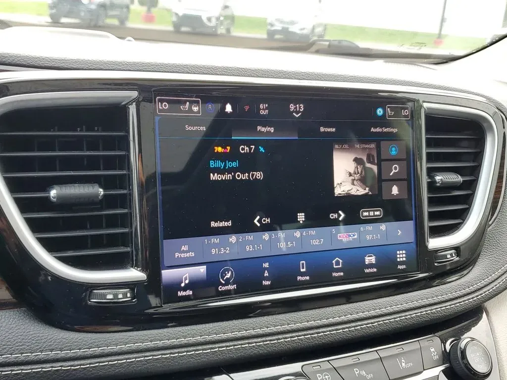 2022 Brilliant Black Crystal Pearlcoat /Black/Alloy/Black Chrysler Pacifica Hybrid Limited (2C4RC1S77NR) with an V6, 3.6L engine, CVT transmission, located at 6064 Gull Rd, Kalamazoo, MI, 49048, (269) 222-0088, 42.328388, -85.512924 - Are you looking for the perfect family vehicle that combines comfort, technology, and eco-friendliness? Look no further than this stunning 2022 Chrysler Pacifica Hybrid at AutoMaxx - Kalamazoo. This versatile passenger van is designed to accommodate growing families while ensuring a smooth and enjoy - Photo#25