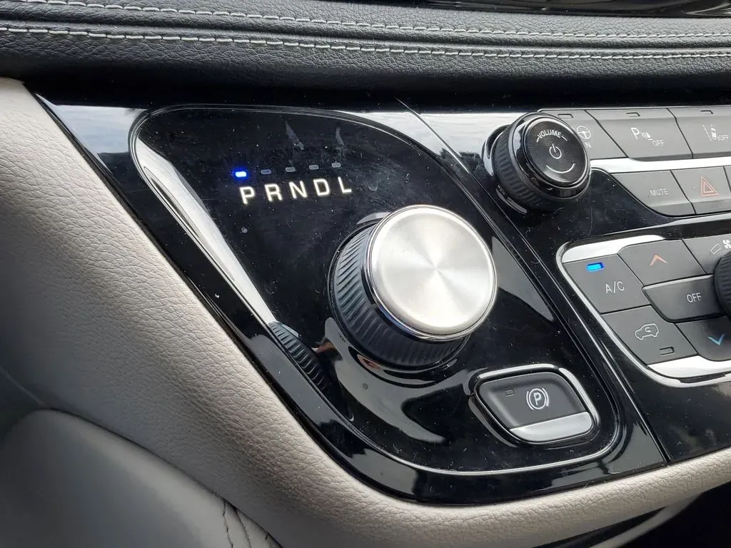 2022 Brilliant Black Crystal Pearlcoat /Black/Alloy/Black Chrysler Pacifica Hybrid Limited (2C4RC1S77NR) with an V6, 3.6L engine, CVT transmission, located at 6064 Gull Rd, Kalamazoo, MI, 49048, (269) 222-0088, 42.328388, -85.512924 - Are you looking for the perfect family vehicle that combines comfort, technology, and eco-friendliness? Look no further than this stunning 2022 Chrysler Pacifica Hybrid at AutoMaxx - Kalamazoo. This versatile passenger van is designed to accommodate growing families while ensuring a smooth and enjoy - Photo#28