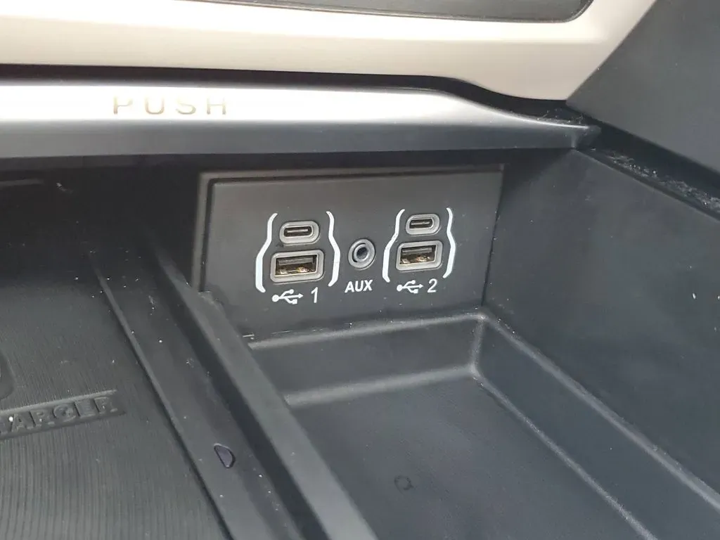 2022 Brilliant Black Crystal Pearlcoat /Black/Alloy/Black Chrysler Pacifica Hybrid Limited (2C4RC1S77NR) with an V6, 3.6L engine, CVT transmission, located at 6064 Gull Rd, Kalamazoo, MI, 49048, (269) 222-0088, 42.328388, -85.512924 - Are you looking for the perfect family vehicle that combines comfort, technology, and eco-friendliness? Look no further than this stunning 2022 Chrysler Pacifica Hybrid at AutoMaxx - Kalamazoo. This versatile passenger van is designed to accommodate growing families while ensuring a smooth and enjoy - Photo#30