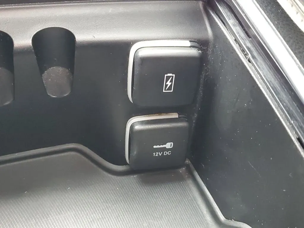 2022 Brilliant Black Crystal Pearlcoat /Black/Alloy/Black Chrysler Pacifica Hybrid Limited (2C4RC1S77NR) with an V6, 3.6L engine, CVT transmission, located at 6064 Gull Rd, Kalamazoo, MI, 49048, (269) 222-0088, 42.328388, -85.512924 - Are you looking for the perfect family vehicle that combines comfort, technology, and eco-friendliness? Look no further than this stunning 2022 Chrysler Pacifica Hybrid at AutoMaxx - Kalamazoo. This versatile passenger van is designed to accommodate growing families while ensuring a smooth and enjoy - Photo#31