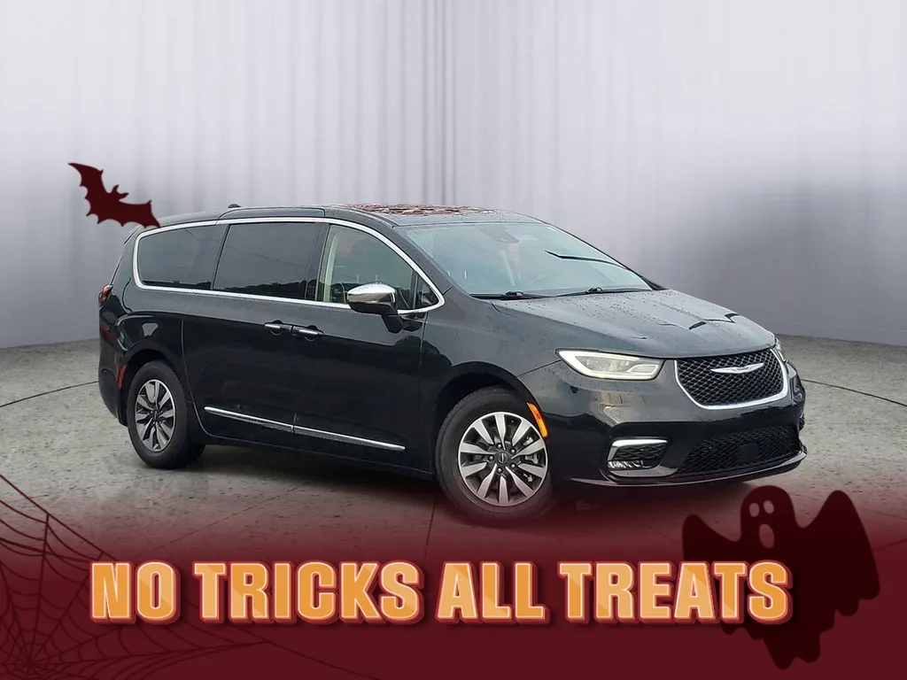 photo of 2022 Chrysler Pacifica Hybrid Limited