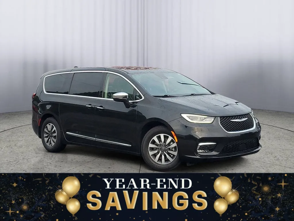 photo of 2022 Chrysler Pacifica Hybrid Limited