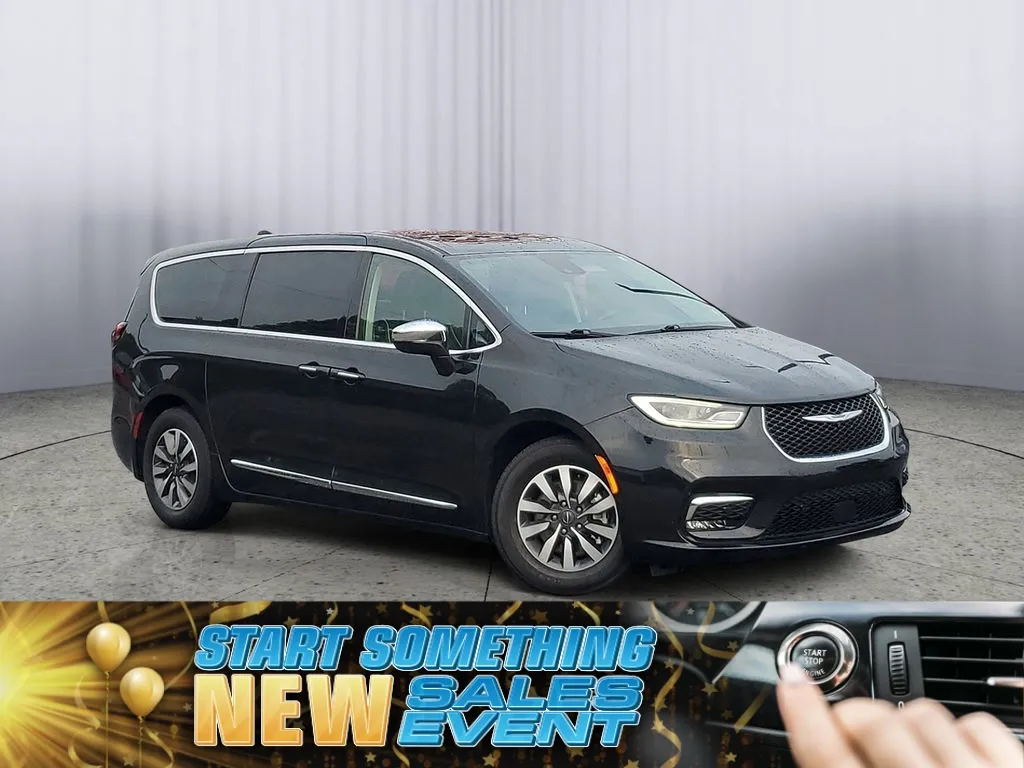 photo of 2022 Chrysler Pacifica Hybrid Limited