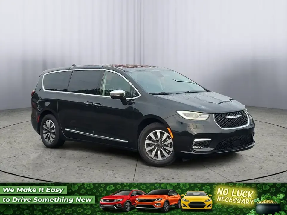 2022 Brilliant Black Crystal Pearlcoat /Black/Alloy/Black Chrysler Pacifica Hybrid Limited (2C4RC1S77NR) with an V6, 3.6L engine, CVT transmission, located at 6064 Gull Rd, Kalamazoo, MI, 49048, (269) 222-0088, 42.328388, -85.512924 - Are you looking for the perfect family vehicle that combines comfort, technology, and eco-friendliness? Look no further than this stunning 2022 Chrysler Pacifica Hybrid at AutoMaxx - Kalamazoo. This versatile passenger van is designed to accommodate growing families while ensuring a smooth and enjoy - Photo#0