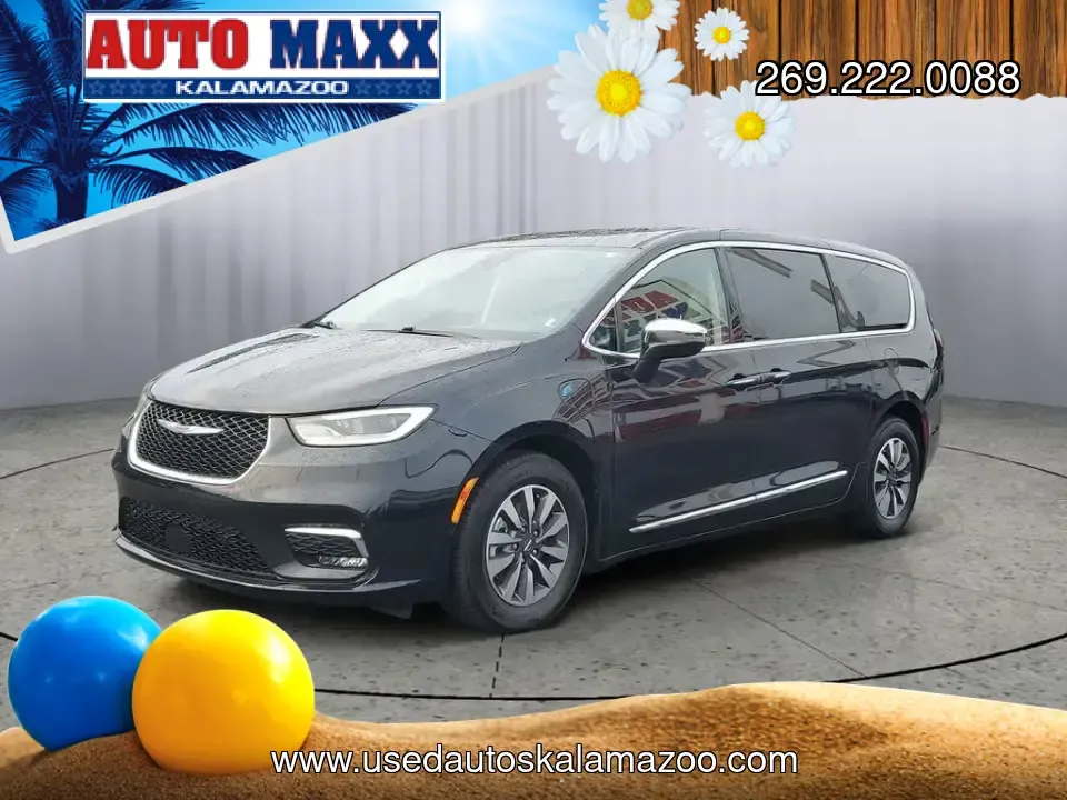 2022 Brilliant Black Crystal Pearlcoat /Black/Alloy/Black Chrysler Pacifica Hybrid Limited (2C4RC1S77NR) with an V6, 3.6L engine, CVT transmission, located at 6064 Gull Rd, Kalamazoo, MI, 49048, (269) 222-0088, 42.328388, -85.512924 - Are you looking for the perfect family vehicle that combines comfort, technology, and eco-friendliness? Look no further than this stunning 2022 Chrysler Pacifica Hybrid at AutoMaxx - Kalamazoo. This versatile passenger van is designed to accommodate growing families while ensuring a smooth and enjoy - Photo#1