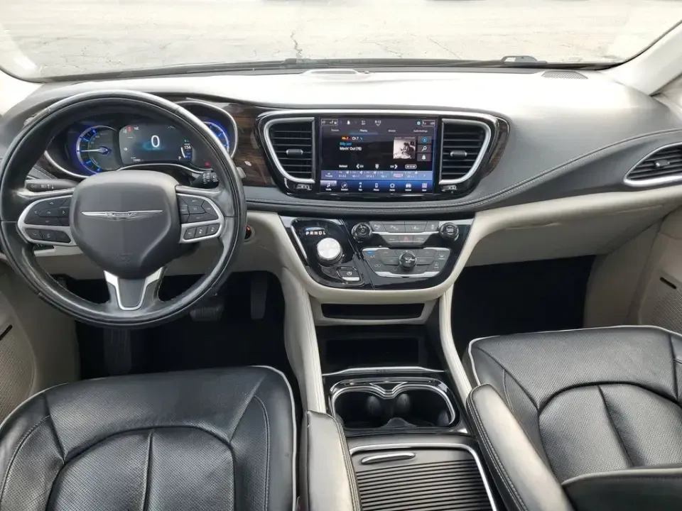 2022 Brilliant Black Crystal Pearlcoat /Black/Alloy/Black Chrysler Pacifica Hybrid Limited (2C4RC1S77NR) with an V6, 3.6L engine, CVT transmission, located at 6064 Gull Rd, Kalamazoo, MI, 49048, (269) 222-0088, 42.328388, -85.512924 - Are you looking for the perfect family vehicle that combines comfort, technology, and eco-friendliness? Look no further than this stunning 2022 Chrysler Pacifica Hybrid at AutoMaxx - Kalamazoo. This versatile passenger van is designed to accommodate growing families while ensuring a smooth and enjoy - Photo#11