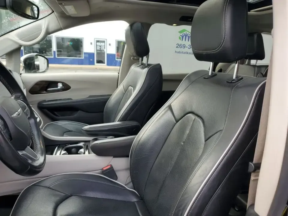 2022 Brilliant Black Crystal Pearlcoat /Black/Alloy/Black Chrysler Pacifica Hybrid Limited (2C4RC1S77NR) with an V6, 3.6L engine, CVT transmission, located at 6064 Gull Rd, Kalamazoo, MI, 49048, (269) 222-0088, 42.328388, -85.512924 - Are you looking for the perfect family vehicle that combines comfort, technology, and eco-friendliness? Look no further than this stunning 2022 Chrysler Pacifica Hybrid at AutoMaxx - Kalamazoo. This versatile passenger van is designed to accommodate growing families while ensuring a smooth and enjoy - Photo#16