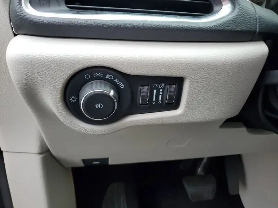 2022 Brilliant Black Crystal Pearlcoat /Black/Alloy/Black Chrysler Pacifica Hybrid Limited (2C4RC1S77NR) with an V6, 3.6L engine, CVT transmission, located at 6064 Gull Rd, Kalamazoo, MI, 49048, (269) 222-0088, 42.328388, -85.512924 - Are you looking for the perfect family vehicle that combines comfort, technology, and eco-friendliness? Look no further than this stunning 2022 Chrysler Pacifica Hybrid at AutoMaxx - Kalamazoo. This versatile passenger van is designed to accommodate growing families while ensuring a smooth and enjoy - Photo#18