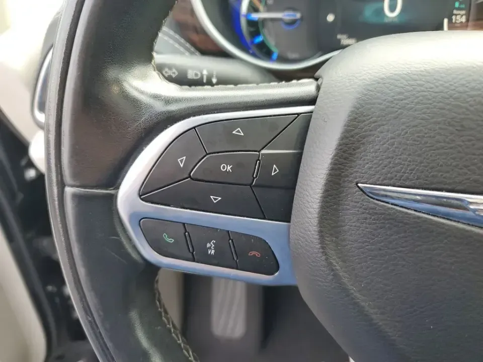 2022 Brilliant Black Crystal Pearlcoat /Black/Alloy/Black Chrysler Pacifica Hybrid Limited (2C4RC1S77NR) with an V6, 3.6L engine, CVT transmission, located at 6064 Gull Rd, Kalamazoo, MI, 49048, (269) 222-0088, 42.328388, -85.512924 - Are you looking for the perfect family vehicle that combines comfort, technology, and eco-friendliness? Look no further than this stunning 2022 Chrysler Pacifica Hybrid at AutoMaxx - Kalamazoo. This versatile passenger van is designed to accommodate growing families while ensuring a smooth and enjoy - Photo#21