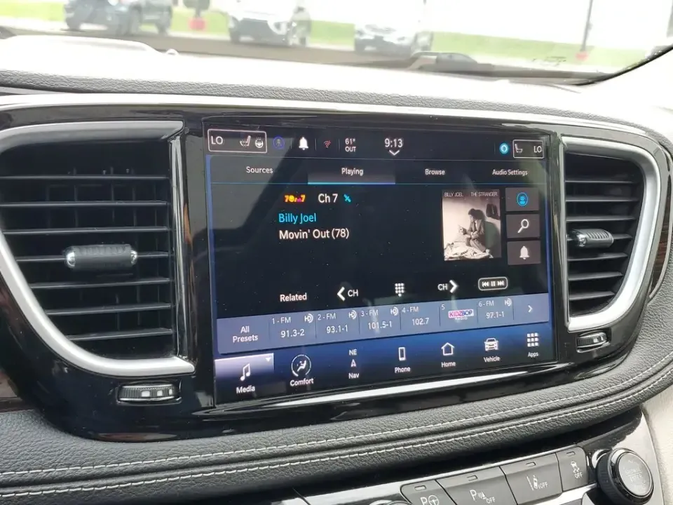 2022 Brilliant Black Crystal Pearlcoat /Black/Alloy/Black Chrysler Pacifica Hybrid Limited (2C4RC1S77NR) with an V6, 3.6L engine, CVT transmission, located at 6064 Gull Rd, Kalamazoo, MI, 49048, (269) 222-0088, 42.328388, -85.512924 - Are you looking for the perfect family vehicle that combines comfort, technology, and eco-friendliness? Look no further than this stunning 2022 Chrysler Pacifica Hybrid at AutoMaxx - Kalamazoo. This versatile passenger van is designed to accommodate growing families while ensuring a smooth and enjoy - Photo#24