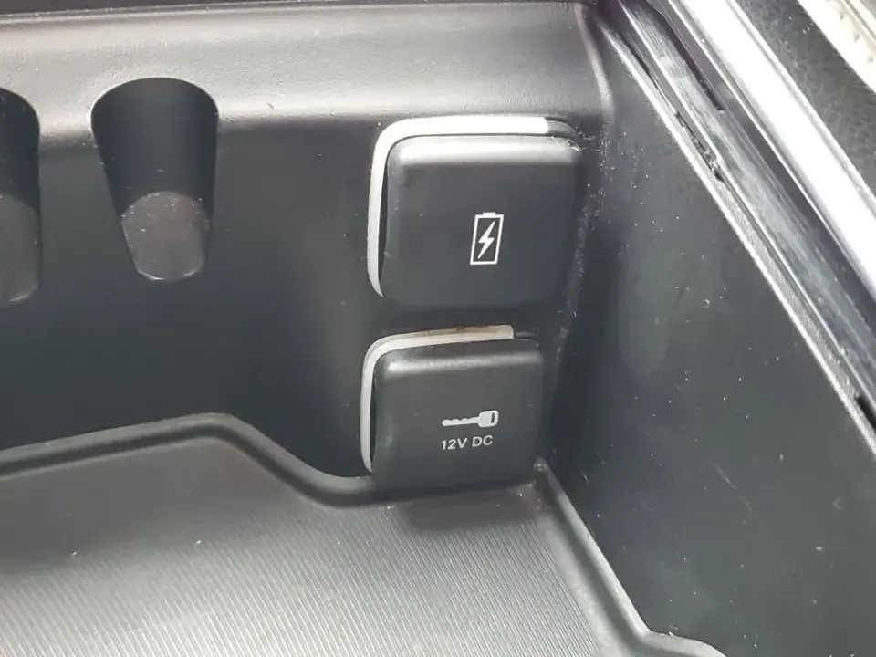 2022 Brilliant Black Crystal Pearlcoat /Black/Alloy/Black Chrysler Pacifica Hybrid Limited (2C4RC1S77NR) with an V6, 3.6L engine, CVT transmission, located at 6064 Gull Rd, Kalamazoo, MI, 49048, (269) 222-0088, 42.328388, -85.512924 - Are you looking for the perfect family vehicle that combines comfort, technology, and eco-friendliness? Look no further than this stunning 2022 Chrysler Pacifica Hybrid at AutoMaxx - Kalamazoo. This versatile passenger van is designed to accommodate growing families while ensuring a smooth and enjoy - Photo#30