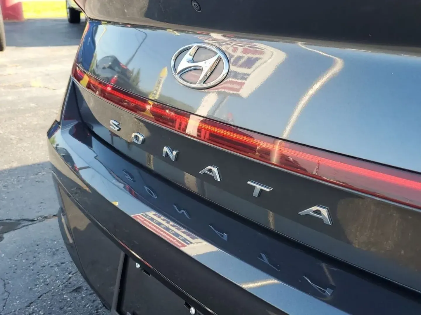 2023 Portofino Gray /Dark Gray Hyundai Sonata SEL (KMHL64JA9PA) with an 4 Cyl, 2.5L engine, 8-speed automatic transmission, located at 6064 Gull Rd, Kalamazoo, MI, 49048, (269) 222-0088, 42.328388, -85.512924 - Elevate your daily commute and weekend adventures with this stunning 2023 Hyundai Sonata SEL, available now at AutoMaxx in Kalamazoo, MI. Designed with modern drivers in mind, this sedan effortlessly combines style, comfort, and technology, making it a fantastic choice for anyone seeking quality use - Photo#6