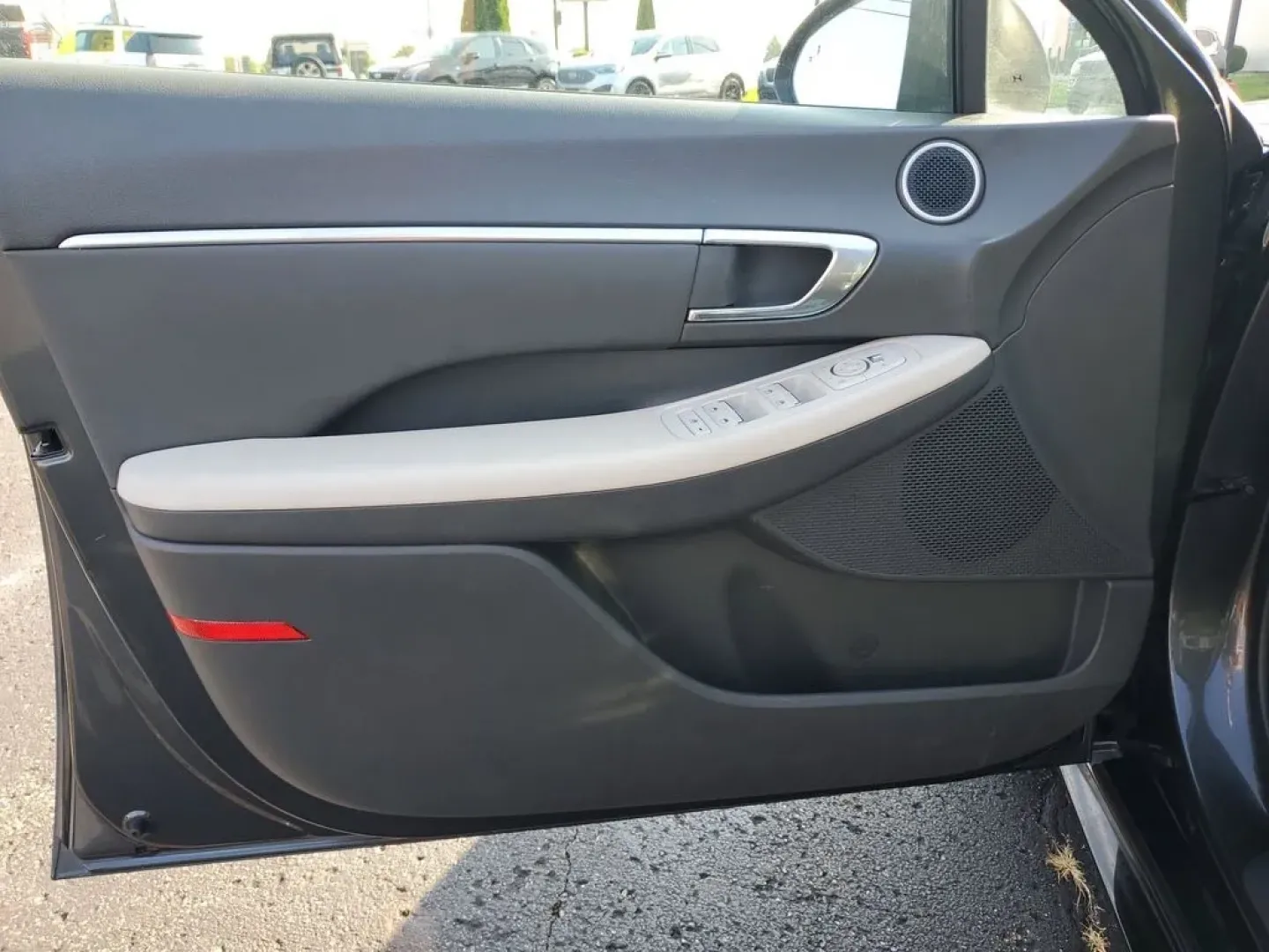 2023 Portofino Gray /Dark Gray Hyundai Sonata SEL (KMHL64JA9PA) with an 4 Cyl, 2.5L engine, 8-speed automatic transmission, located at 6064 Gull Rd, Kalamazoo, MI, 49048, (269) 222-0088, 42.328388, -85.512924 - Elevate your daily commute and weekend adventures with this stunning 2023 Hyundai Sonata SEL, available now at AutoMaxx in Kalamazoo, MI. Designed with modern drivers in mind, this sedan effortlessly combines style, comfort, and technology, making it a fantastic choice for anyone seeking quality use - Photo#10