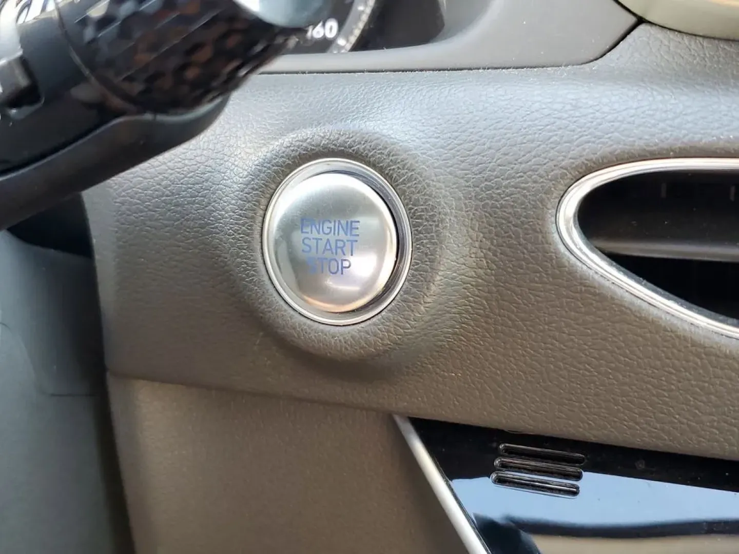 2023 Portofino Gray /Dark Gray Hyundai Sonata SEL (KMHL64JA9PA) with an 4 Cyl, 2.5L engine, 8-speed automatic transmission, located at 6064 Gull Rd, Kalamazoo, MI, 49048, (269) 222-0088, 42.328388, -85.512924 - Elevate your daily commute and weekend adventures with this stunning 2023 Hyundai Sonata SEL, available now at AutoMaxx in Kalamazoo, MI. Designed with modern drivers in mind, this sedan effortlessly combines style, comfort, and technology, making it a fantastic choice for anyone seeking quality use - Photo#24