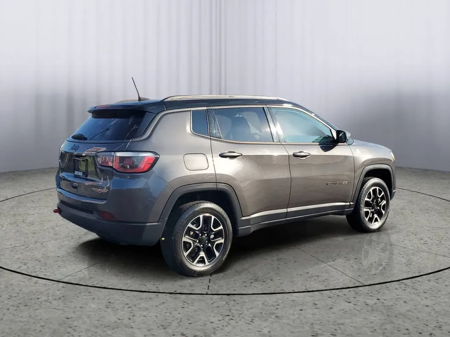 2020 GRAY /BLACK Jeep Compass Trailhawk (3C4NJDDB1LT) with an 4 Cyl, 2.4L engine, Automatic transmission, located at 6064 Gull Rd, Kalamazoo, MI, 49048, (269) 222-0088, 42.328388, -85.512924 - Elevate your adventures and embrace the road less traveled with the 2020 Jeep Compass Trailhawk 4WD, available now at AutoMaxx - Kalamazoo! This sporty SUV is designed for those who crave exploration while providing all the comforts and conveniences you desire for everyday use. Whether you're naviga - Photo#4