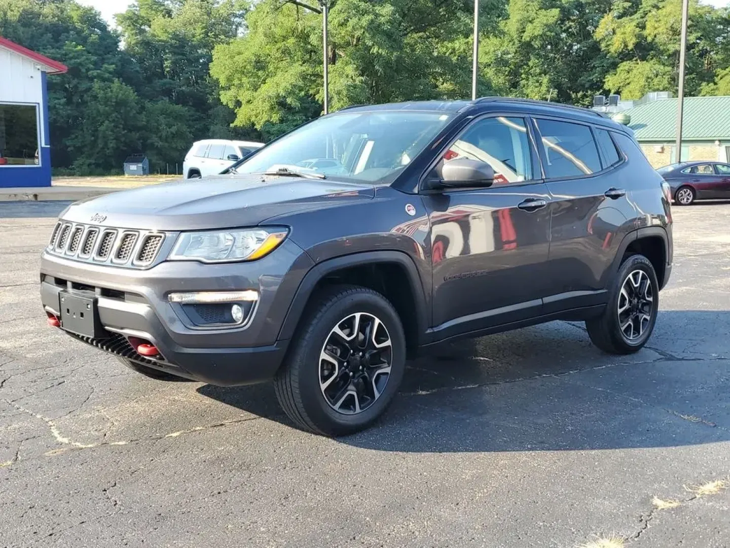 2020 GRAY /BLACK Jeep Compass Trailhawk (3C4NJDDB1LT) with an 4 Cyl, 2.4L engine, Automatic transmission, located at 6064 Gull Rd, Kalamazoo, MI, 49048, (269) 222-0088, 42.328388, -85.512924 - Elevate your adventures and embrace the road less traveled with the 2020 Jeep Compass Trailhawk 4WD, available now at AutoMaxx - Kalamazoo! This sporty SUV is designed for those who crave exploration while providing all the comforts and conveniences you desire for everyday use. Whether you're naviga - Photo#2