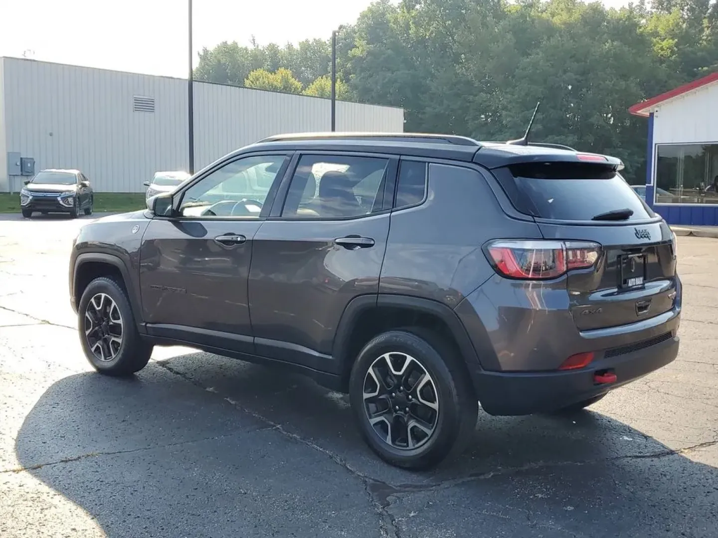 2020 GRAY /BLACK Jeep Compass Trailhawk (3C4NJDDB1LT) with an 4 Cyl, 2.4L engine, Automatic transmission, located at 6064 Gull Rd, Kalamazoo, MI, 49048, (269) 222-0088, 42.328388, -85.512924 - Elevate your adventures and embrace the road less traveled with the 2020 Jeep Compass Trailhawk 4WD, available now at AutoMaxx - Kalamazoo! This sporty SUV is designed for those who crave exploration while providing all the comforts and conveniences you desire for everyday use. Whether you're naviga - Photo#3