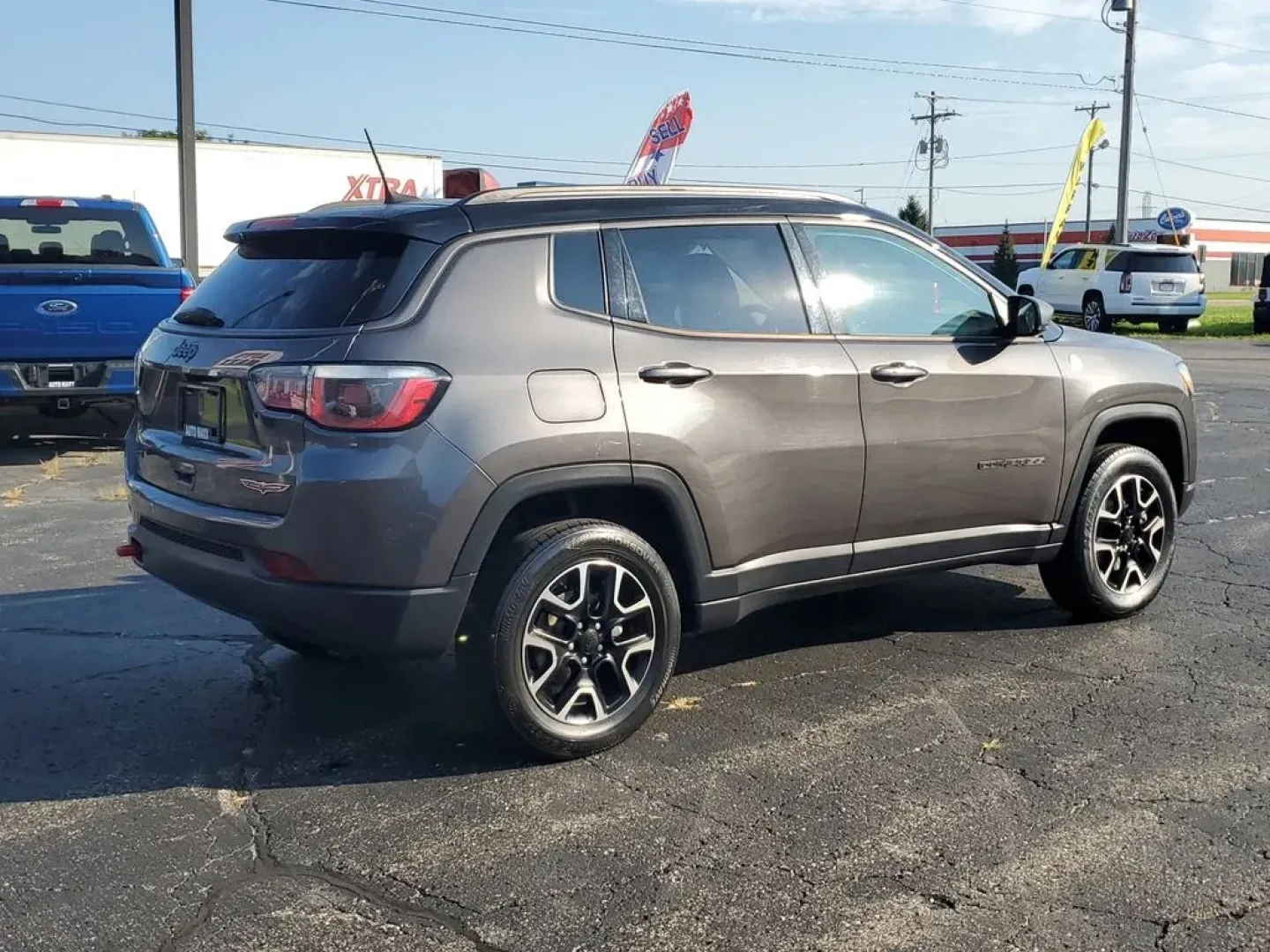 2020 GRAY /BLACK Jeep Compass Trailhawk (3C4NJDDB1LT) with an 4 Cyl, 2.4L engine, Automatic transmission, located at 6064 Gull Rd, Kalamazoo, MI, 49048, (269) 222-0088, 42.328388, -85.512924 - Elevate your adventures and embrace the road less traveled with the 2020 Jeep Compass Trailhawk 4WD, available now at AutoMaxx - Kalamazoo! This sporty SUV is designed for those who crave exploration while providing all the comforts and conveniences you desire for everyday use. Whether you're naviga - Photo#4