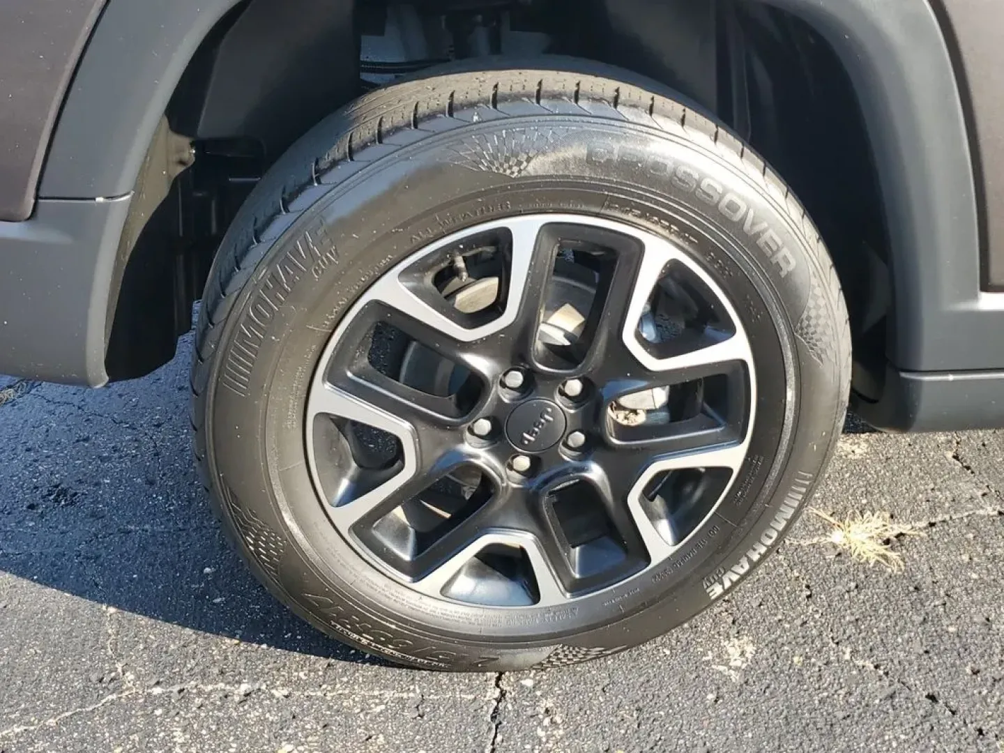2020 GRAY /BLACK Jeep Compass Trailhawk (3C4NJDDB1LT) with an 4 Cyl, 2.4L engine, Automatic transmission, located at 6064 Gull Rd, Kalamazoo, MI, 49048, (269) 222-0088, 42.328388, -85.512924 - Elevate your adventures and embrace the road less traveled with the 2020 Jeep Compass Trailhawk 4WD, available now at AutoMaxx - Kalamazoo! This sporty SUV is designed for those who crave exploration while providing all the comforts and conveniences you desire for everyday use. Whether you're naviga - Photo#5