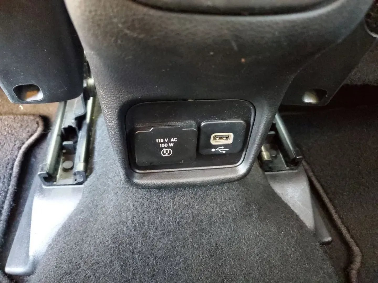 2020 GRAY /BLACK Jeep Compass Trailhawk (3C4NJDDB1LT) with an 4 Cyl, 2.4L engine, Automatic transmission, located at 6064 Gull Rd, Kalamazoo, MI, 49048, (269) 222-0088, 42.328388, -85.512924 - Elevate your adventures and embrace the road less traveled with the 2020 Jeep Compass Trailhawk 4WD, available now at AutoMaxx - Kalamazoo! This sporty SUV is designed for those who crave exploration while providing all the comforts and conveniences you desire for everyday use. Whether you're naviga - Photo#11