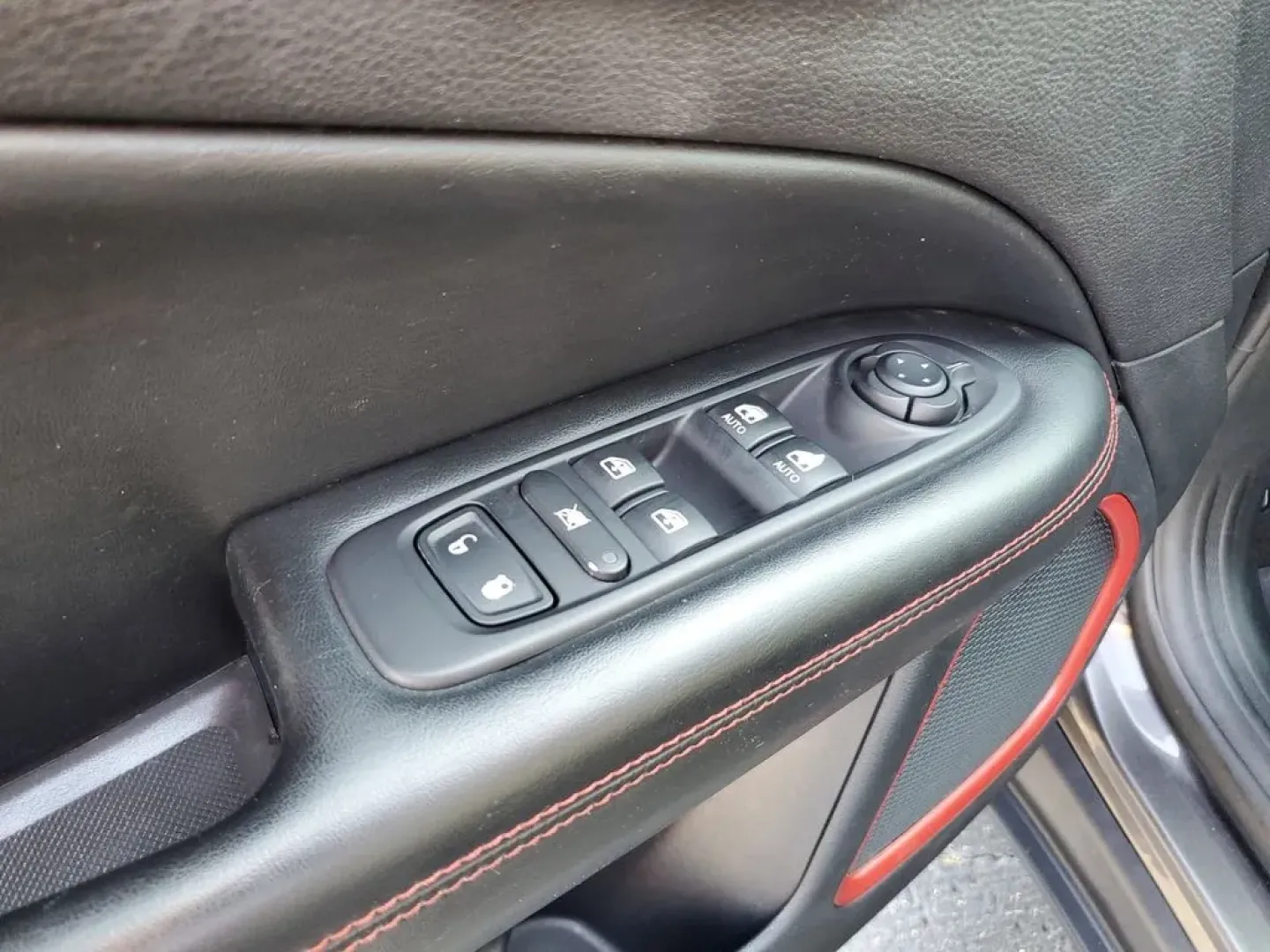 2020 GRAY /BLACK Jeep Compass Trailhawk (3C4NJDDB1LT) with an 4 Cyl, 2.4L engine, Automatic transmission, located at 6064 Gull Rd, Kalamazoo, MI, 49048, (269) 222-0088, 42.328388, -85.512924 - Elevate your adventures and embrace the road less traveled with the 2020 Jeep Compass Trailhawk 4WD, available now at AutoMaxx - Kalamazoo! This sporty SUV is designed for those who crave exploration while providing all the comforts and conveniences you desire for everyday use. Whether you're naviga - Photo#13