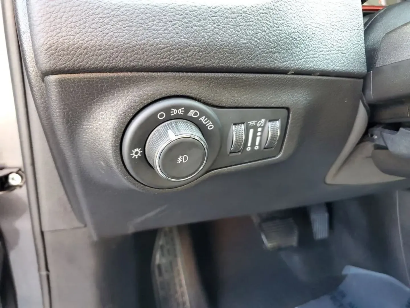 2020 GRAY /BLACK Jeep Compass Trailhawk (3C4NJDDB1LT) with an 4 Cyl, 2.4L engine, Automatic transmission, located at 6064 Gull Rd, Kalamazoo, MI, 49048, (269) 222-0088, 42.328388, -85.512924 - Elevate your adventures and embrace the road less traveled with the 2020 Jeep Compass Trailhawk 4WD, available now at AutoMaxx - Kalamazoo! This sporty SUV is designed for those who crave exploration while providing all the comforts and conveniences you desire for everyday use. Whether you're naviga - Photo#16