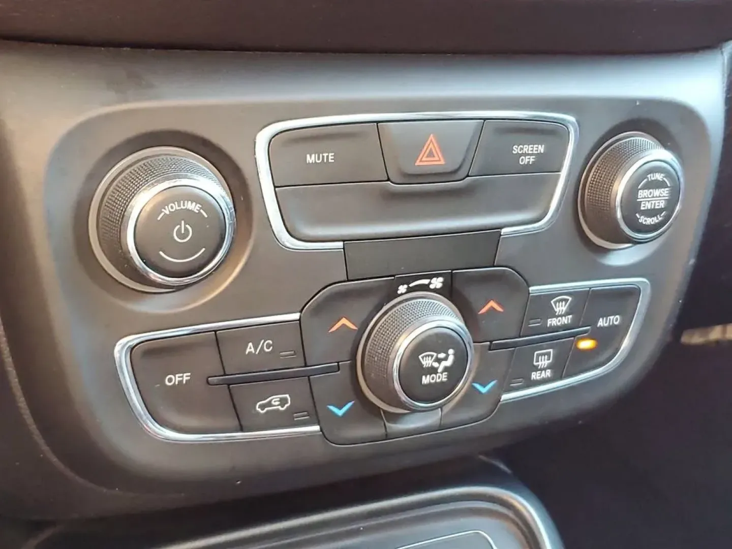 2020 GRAY /BLACK Jeep Compass Trailhawk (3C4NJDDB1LT) with an 4 Cyl, 2.4L engine, Automatic transmission, located at 6064 Gull Rd, Kalamazoo, MI, 49048, (269) 222-0088, 42.328388, -85.512924 - Elevate your adventures and embrace the road less traveled with the 2020 Jeep Compass Trailhawk 4WD, available now at AutoMaxx - Kalamazoo! This sporty SUV is designed for those who crave exploration while providing all the comforts and conveniences you desire for everyday use. Whether you're naviga - Photo#23