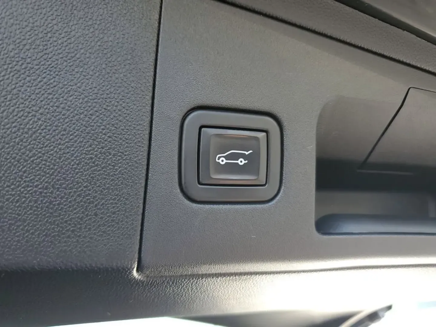 2021 Stellar Black Metallic /Jet Black Cadillac XT5 AWD Sport (1GYKNGRSXMZ) with an V6, 3.6L engine, 9-speed automatic transmission, located at 6064 Gull Rd, Kalamazoo, MI, 49048, (269) 222-0088, 42.328388, -85.512924 - Unleash adventure with the stunning 2021 Cadillac XT5 Sport AWD - a perfect blend of luxury, comfort, and versatility ideal for both daily commutes and weekend getaways. Whether you're transporting the family to the Kalamazoo Institute of Arts or embarking on a scenic drive through the picturesque c - Photo#9