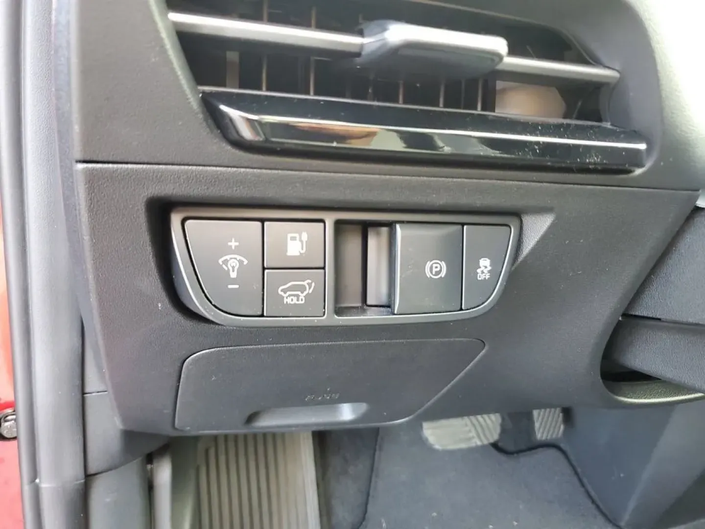 2024 Runway Red /Black Kia EV6 Wind (KNDC3DLCXR5) with an Electric Motor engine, 1-speed automatic transmission, located at 6064 Gull Rd, Kalamazoo, MI, 49048, (269) 222-0088, 42.328388, -85.512924 - Transform your daily commute into an exhilarating adventure with the 2024 Kia EV6 GT-Line 4WD, available now at AutoMaxx - Kalamazoo. Located at 6064 Gull Rd, Kalamazoo, MI 49048, AutoMaxx is your trusted pre-owned dealership specializing in quality used vehicles that cater to your lifestyle needs. - Photo#19