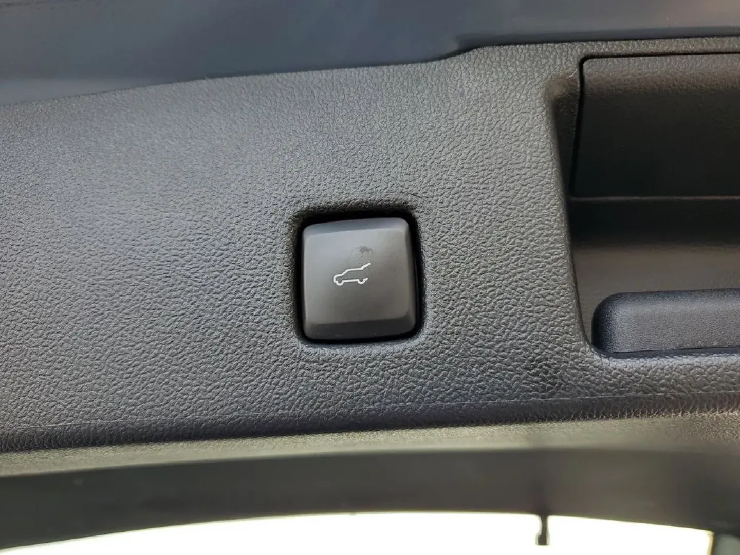 2023 Vapor Blue Metallic /Ebony Ford Escape ST-Line (1FMCU0MN4PU) with an 3 Cyl, 1.5L engine, 8-speed automatic transmission, located at 6064 Gull Rd, Kalamazoo, MI, 49048, (269) 222-0088, 42.328388, -85.512924 - Discover the exceptional performance and sleek design of the 2023 Ford Escape ST Line. This pre-owned model, now available at our dealership, offers an impressive combination of style, efficiency, and advanced technology. Powered by a fuel-efficient 3-cylinder, 1.5L engine, this Front Wheel Drive (F - Photo#9