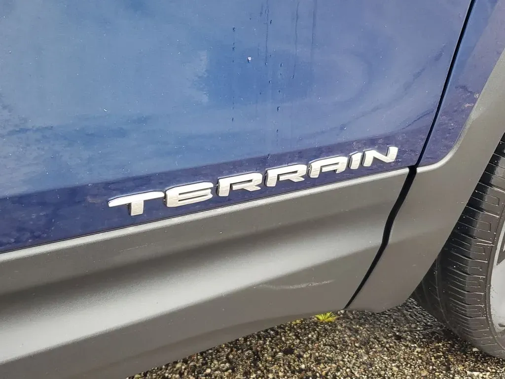 2023 Marine Metallic /Jet Black GMC Terrain SLT (3GKALVEG1PL) with an 4 Cyl, 1.5L engine, 9-speed automatic transmission, located at 6064 Gull Rd, Kalamazoo, MI, 49048, (269) 222-0088, 42.328388, -85.512924 - Are you ready to elevate your adventures and ensure that every journey is both comfortable and stylish? Look no further than this stunning 2023 GMC Terrain SLT AWD, available now at AutoMaxx - Kalamazoo. Whether you're navigating the daily commute, heading off to family outings, or hitting the open - Photo#6