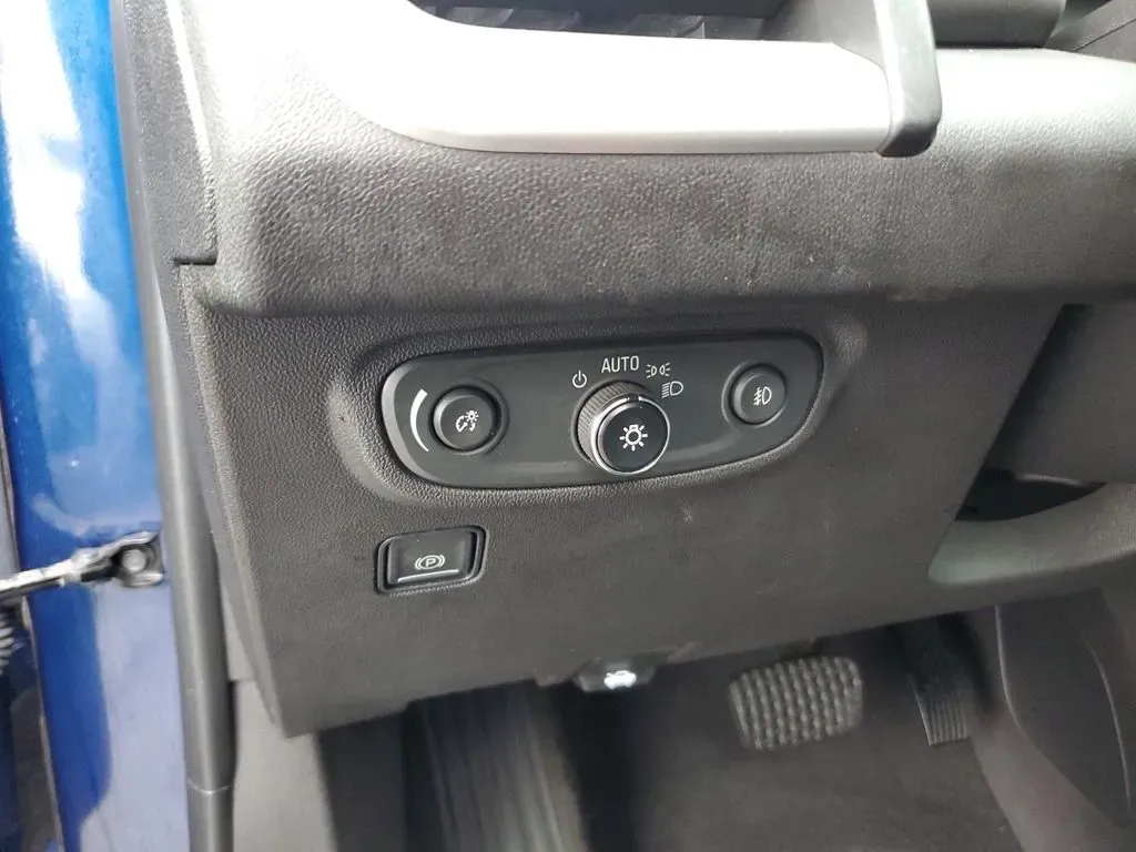 2023 Marine Metallic /Jet Black GMC Terrain SLT (3GKALVEG1PL) with an 4 Cyl, 1.5L engine, 9-speed automatic transmission, located at 6064 Gull Rd, Kalamazoo, MI, 49048, (269) 222-0088, 42.328388, -85.512924 - Are you ready to elevate your adventures and ensure that every journey is both comfortable and stylish? Look no further than this stunning 2023 GMC Terrain SLT AWD, available now at AutoMaxx - Kalamazoo. Whether you're navigating the daily commute, heading off to family outings, or hitting the open - Photo#17