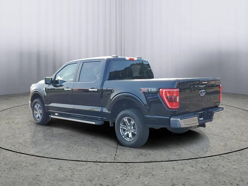 2022 Agate Black Metallic /Black w/Medium Dark Slate Ford F-150 XLT (1FTEW1EB5NK) with an V6, 3.3L engine, 10-speed automatic transmission, located at 6064 Gull Rd, Kalamazoo, MI, 49048, (269) 222-0088, 42.328388, -85.512924 - Discover the perfect blend of power, style, and versatility with the 2022 Ford F-150 King Ranch SuperCrew, now available at AutoMaxx in Kalamazoo, MI. This pickup truck isn't just a vehicle; it's a lifestyle enhancement designed for those who crave adventure and practicality. Whether you're a growin - Photo#3
