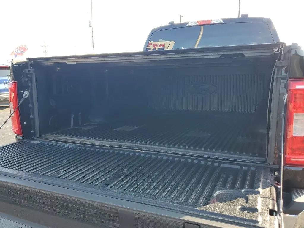 2022 Agate Black Metallic /Black w/Medium Dark Slate Ford F-150 XLT (1FTEW1EB5NK) with an V6, 3.3L engine, 10-speed automatic transmission, located at 6064 Gull Rd, Kalamazoo, MI, 49048, (269) 222-0088, 42.328388, -85.512924 - Discover the perfect blend of power, style, and versatility with the 2022 Ford F-150 King Ranch SuperCrew, now available at AutoMaxx in Kalamazoo, MI. This pickup truck isn't just a vehicle; it's a lifestyle enhancement designed for those who crave adventure and practicality. Whether you're a growin - Photo#7