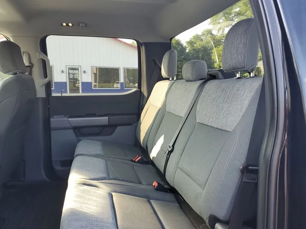 2022 Agate Black Metallic /Black w/Medium Dark Slate Ford F-150 XLT (1FTEW1EB5NK) with an V6, 3.3L engine, 10-speed automatic transmission, located at 6064 Gull Rd, Kalamazoo, MI, 49048, (269) 222-0088, 42.328388, -85.512924 - Discover the perfect blend of power, style, and versatility with the 2022 Ford F-150 King Ranch SuperCrew, now available at AutoMaxx in Kalamazoo, MI. This pickup truck isn't just a vehicle; it's a lifestyle enhancement designed for those who crave adventure and practicality. Whether you're a growin - Photo#8