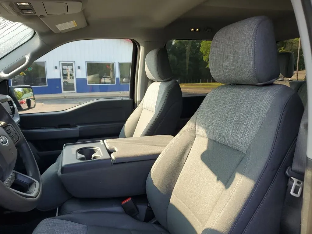 2022 Agate Black Metallic /Black w/Medium Dark Slate Ford F-150 XLT (1FTEW1EB5NK) with an V6, 3.3L engine, 10-speed automatic transmission, located at 6064 Gull Rd, Kalamazoo, MI, 49048, (269) 222-0088, 42.328388, -85.512924 - Discover the perfect blend of power, style, and versatility with the 2022 Ford F-150 King Ranch SuperCrew, now available at AutoMaxx in Kalamazoo, MI. This pickup truck isn't just a vehicle; it's a lifestyle enhancement designed for those who crave adventure and practicality. Whether you're a growin - Photo#13