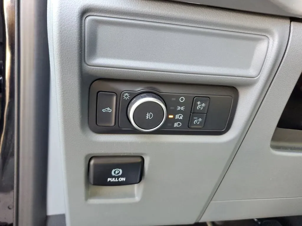 2022 Agate Black Metallic /Black w/Medium Dark Slate Ford F-150 XLT (1FTEW1EB5NK) with an V6, 3.3L engine, 10-speed automatic transmission, located at 6064 Gull Rd, Kalamazoo, MI, 49048, (269) 222-0088, 42.328388, -85.512924 - Discover the perfect blend of power, style, and versatility with the 2022 Ford F-150 King Ranch SuperCrew, now available at AutoMaxx in Kalamazoo, MI. This pickup truck isn't just a vehicle; it's a lifestyle enhancement designed for those who crave adventure and practicality. Whether you're a growin - Photo#15