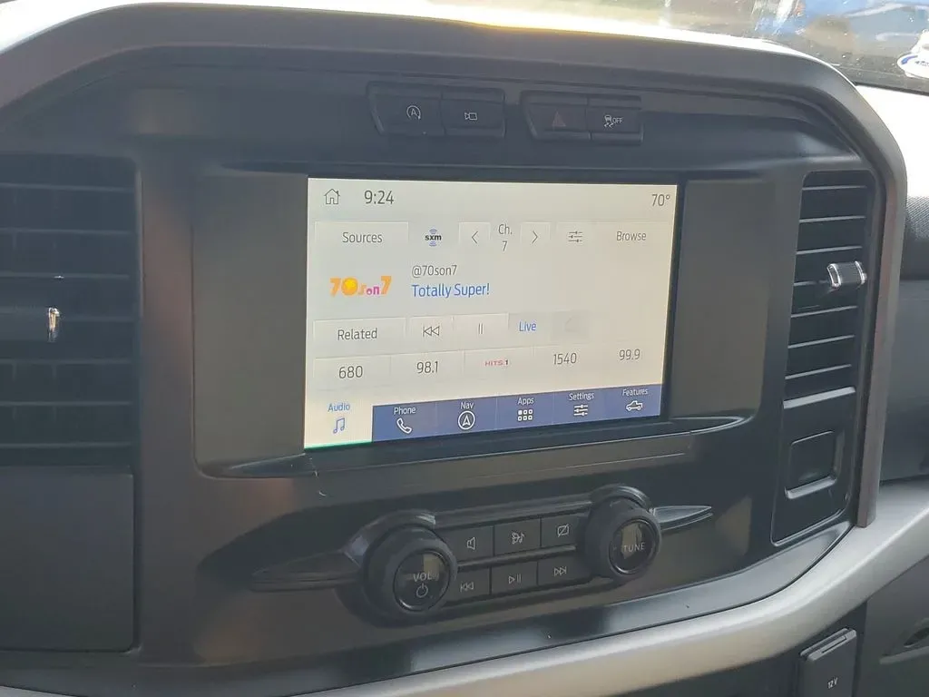 2022 Agate Black Metallic /Black w/Medium Dark Slate Ford F-150 XLT (1FTEW1EB5NK) with an V6, 3.3L engine, 10-speed automatic transmission, located at 6064 Gull Rd, Kalamazoo, MI, 49048, (269) 222-0088, 42.328388, -85.512924 - Discover the perfect blend of power, style, and versatility with the 2022 Ford F-150 King Ranch SuperCrew, now available at AutoMaxx in Kalamazoo, MI. This pickup truck isn't just a vehicle; it's a lifestyle enhancement designed for those who crave adventure and practicality. Whether you're a growin - Photo#20