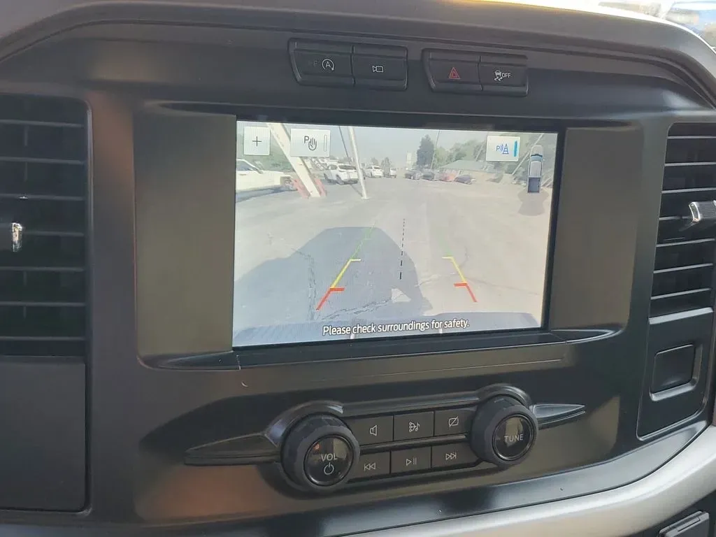 2022 Agate Black Metallic /Black w/Medium Dark Slate Ford F-150 XLT (1FTEW1EB5NK) with an V6, 3.3L engine, 10-speed automatic transmission, located at 6064 Gull Rd, Kalamazoo, MI, 49048, (269) 222-0088, 42.328388, -85.512924 - Discover the perfect blend of power, style, and versatility with the 2022 Ford F-150 King Ranch SuperCrew, now available at AutoMaxx in Kalamazoo, MI. This pickup truck isn't just a vehicle; it's a lifestyle enhancement designed for those who crave adventure and practicality. Whether you're a growin - Photo#21