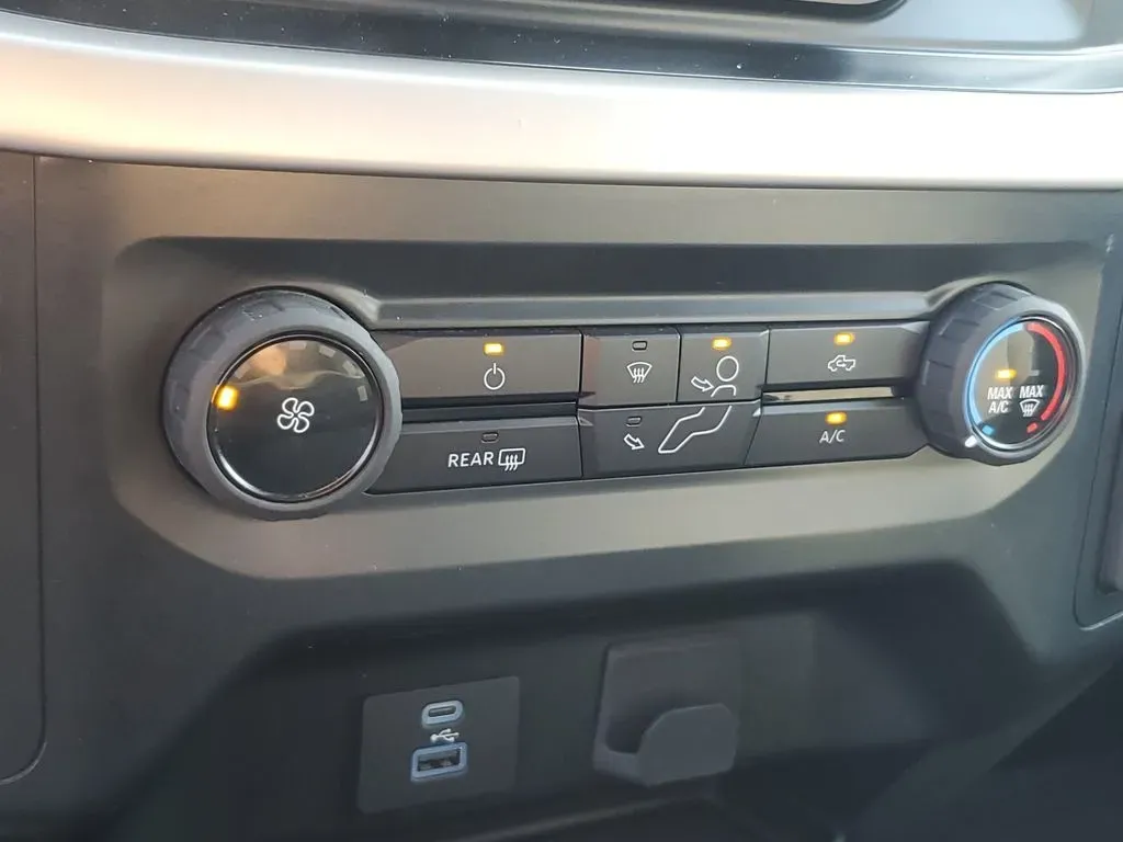 2022 Agate Black Metallic /Black w/Medium Dark Slate Ford F-150 XLT (1FTEW1EB5NK) with an V6, 3.3L engine, 10-speed automatic transmission, located at 6064 Gull Rd, Kalamazoo, MI, 49048, (269) 222-0088, 42.328388, -85.512924 - Discover the perfect blend of power, style, and versatility with the 2022 Ford F-150 King Ranch SuperCrew, now available at AutoMaxx in Kalamazoo, MI. This pickup truck isn't just a vehicle; it's a lifestyle enhancement designed for those who crave adventure and practicality. Whether you're a growin - Photo#24