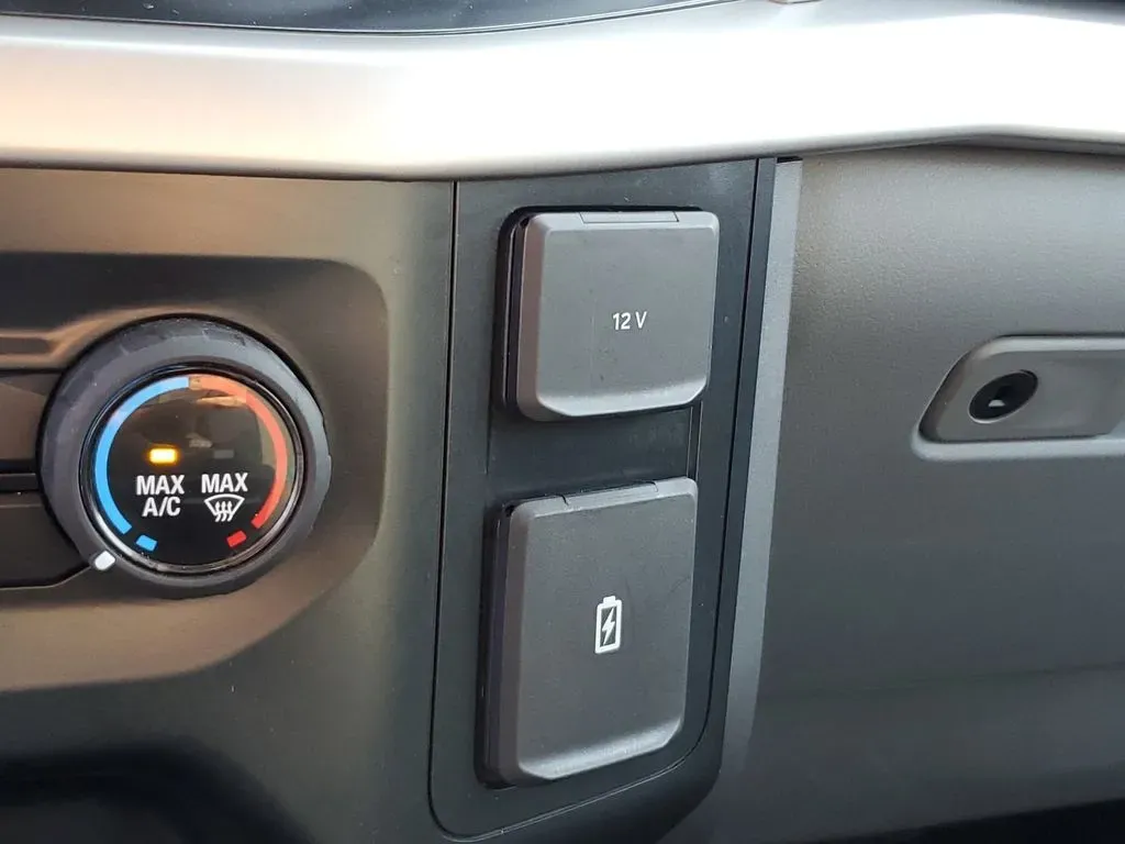 2022 Agate Black Metallic /Black w/Medium Dark Slate Ford F-150 XLT (1FTEW1EB5NK) with an V6, 3.3L engine, 10-speed automatic transmission, located at 6064 Gull Rd, Kalamazoo, MI, 49048, (269) 222-0088, 42.328388, -85.512924 - Discover the perfect blend of power, style, and versatility with the 2022 Ford F-150 King Ranch SuperCrew, now available at AutoMaxx in Kalamazoo, MI. This pickup truck isn't just a vehicle; it's a lifestyle enhancement designed for those who crave adventure and practicality. Whether you're a growin - Photo#25